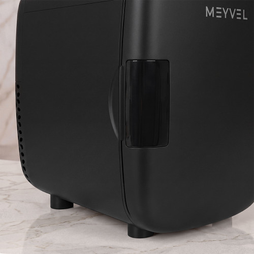Холодильник для косметики и напитков Meyvel MB-04C4B