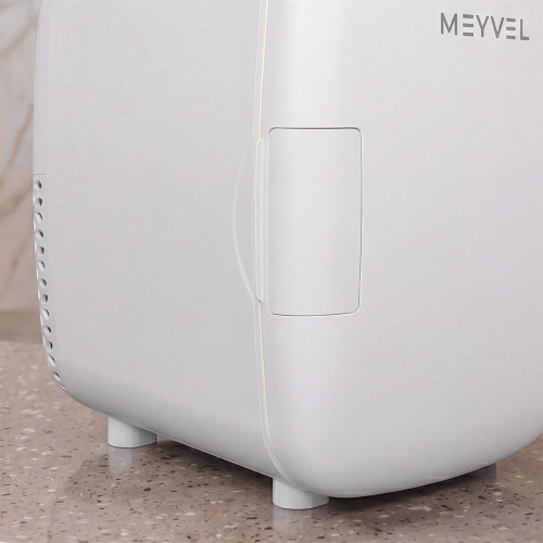Холодильник для косметики и напитков Meyvel MB-04C4W